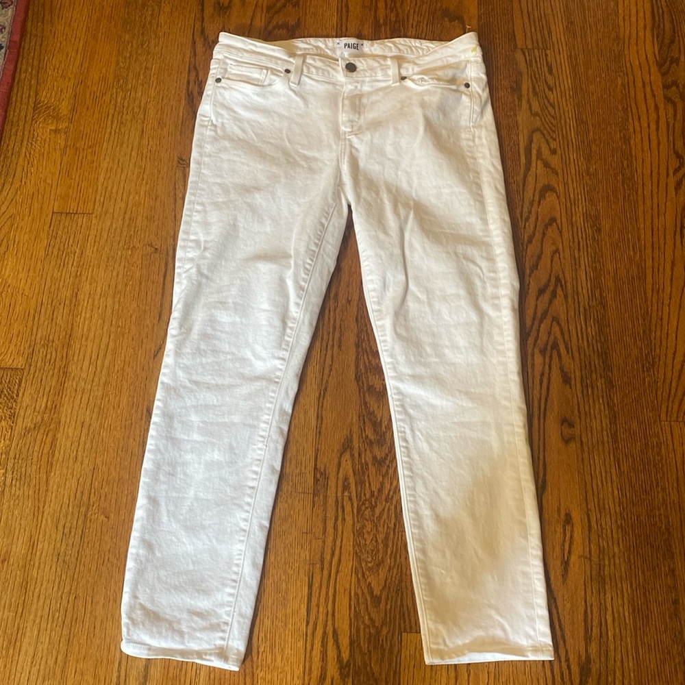 Paige Skyline Ankle Peg white denim jeans. Size 32
